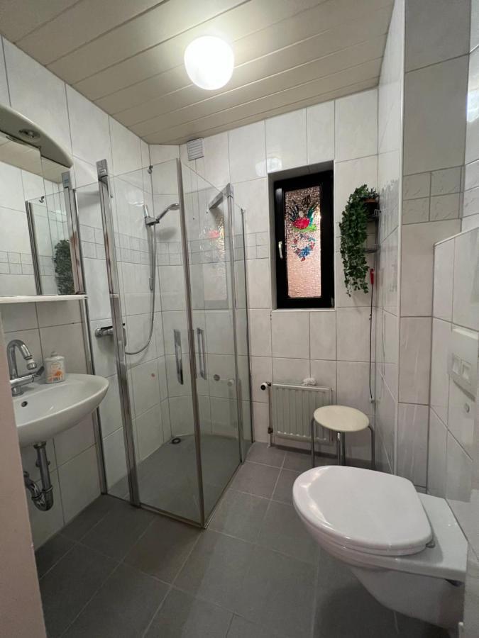Duisburg Feelhome, Flughafen Nah,3-Schlafzimmer, Dusche Ebenerdig, Zentral, Wifi, Ground Floor Extérieur photo